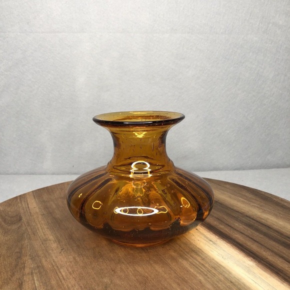 Vintage Squat Amber Glass Vase Ribbed Sides 4 1/2" tall x 5" wide Hand Blown - Picture 3 of 6